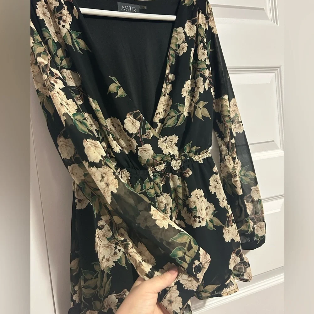 Astr the Label Floral Shorts Romper - Picture 3 of 6